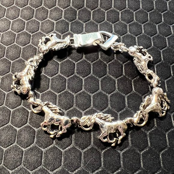 Venice By The Sea Jewelry Jewelry - Horse Bracelet 22 Made of Sterling Silver